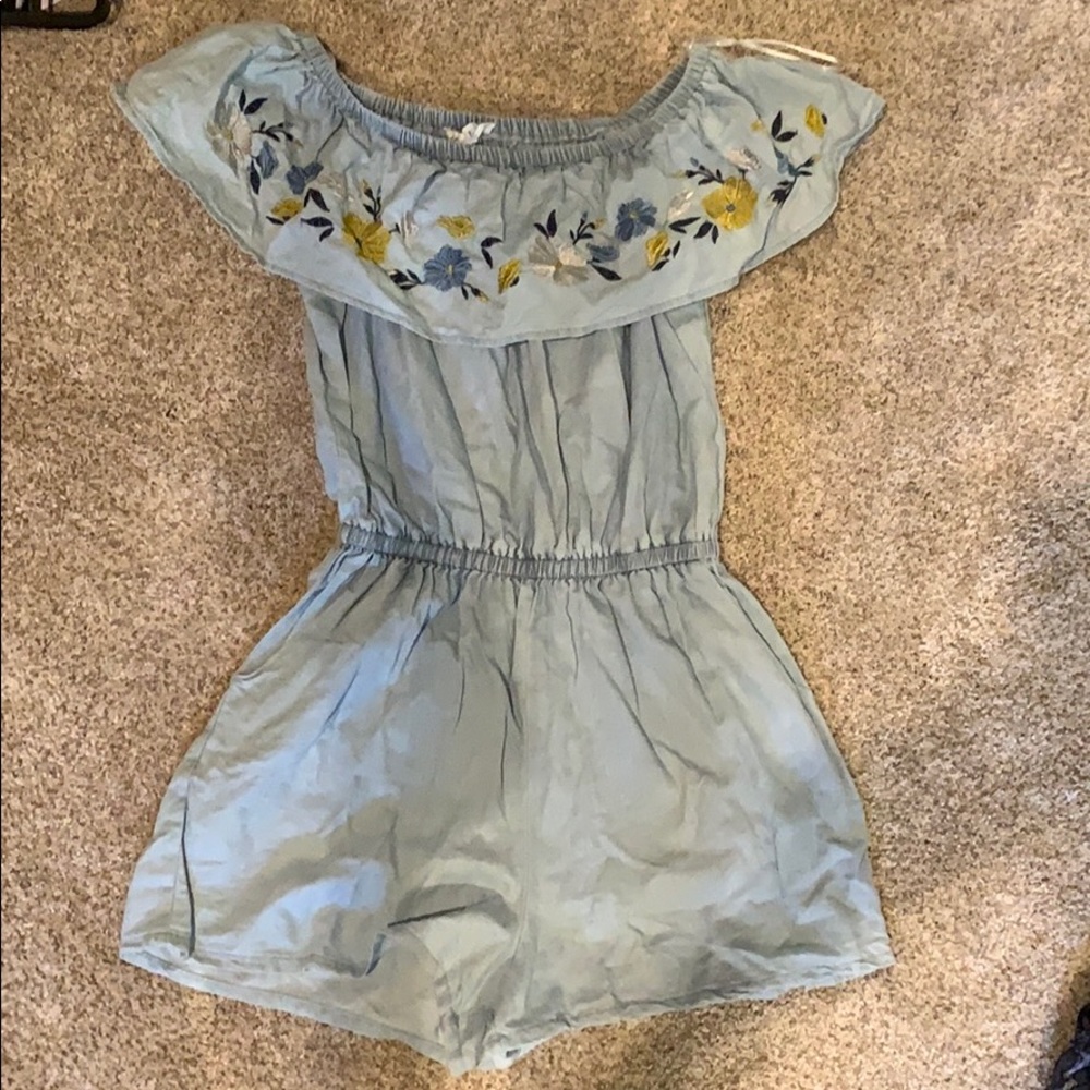 Off the should romper